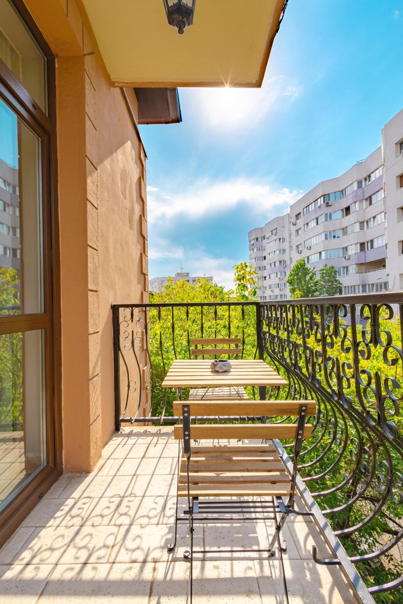Piccolo Mondo By Citybookings Bucarest Extérieur photo