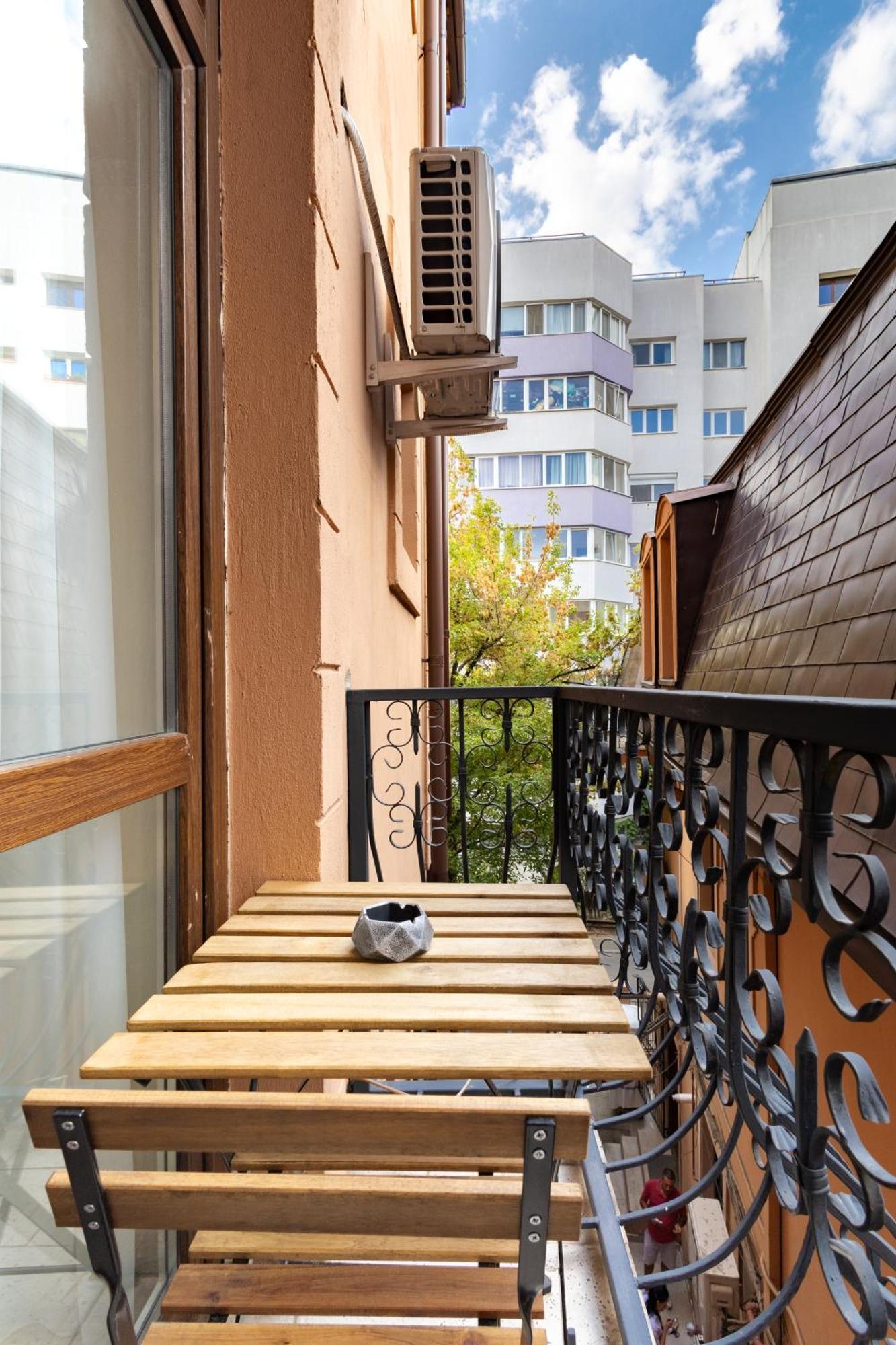 Piccolo Mondo By Citybookings Bucarest Extérieur photo